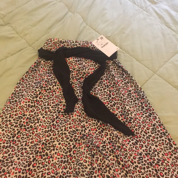 NWT Zara size small cheetah skirt with back slit. - Picture 2 of 4